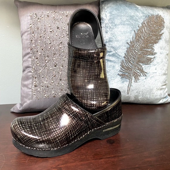 Black & Silver flecks, women’s Dansko’s size 39. - Picture 2 of 2
